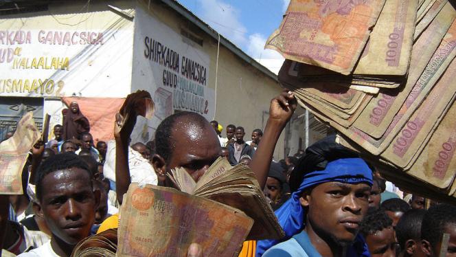 A crowd carry old notes during a demonstration against record-high inflation on May 5, 2008 in the country's capital, Mogadishu. 